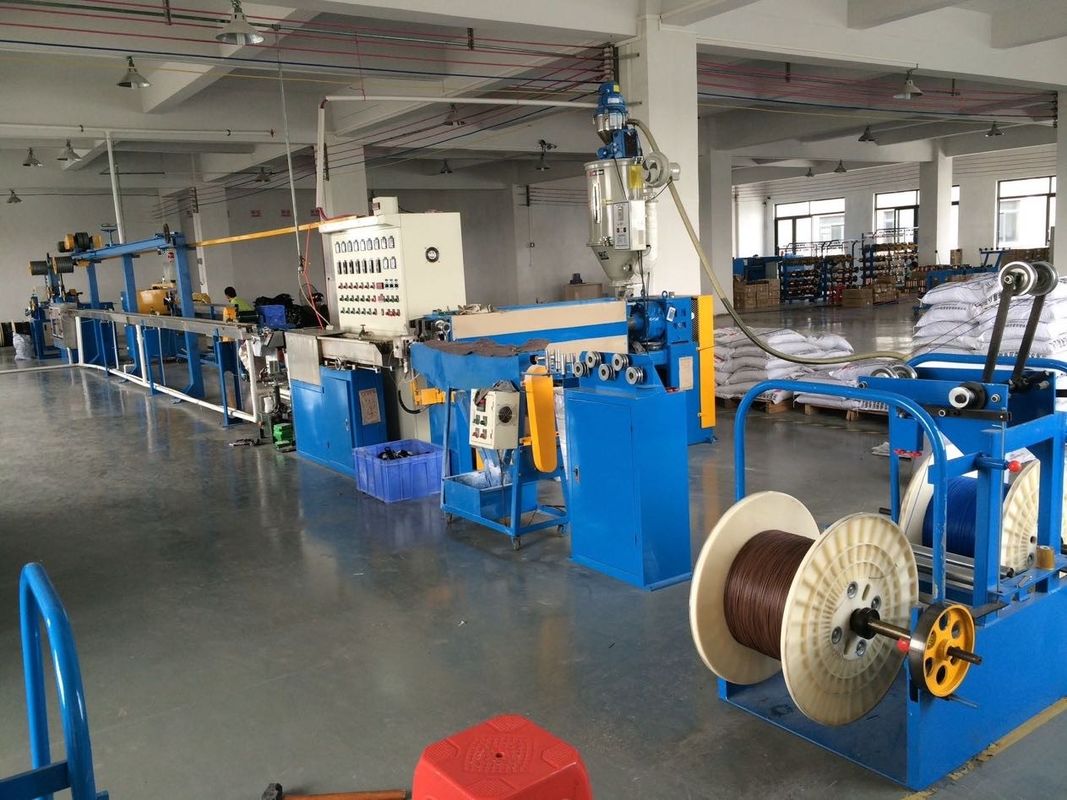 1.5 2.5 Hauskabel-Extruder-Maschine 22kw 140kg/h Draht-Extruder-Maschine